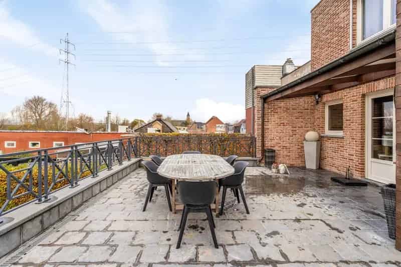 Ruime gezinswoning met dubbele garage
