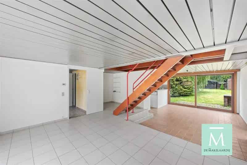 Halfopen Bebouwing Ruime Tuin