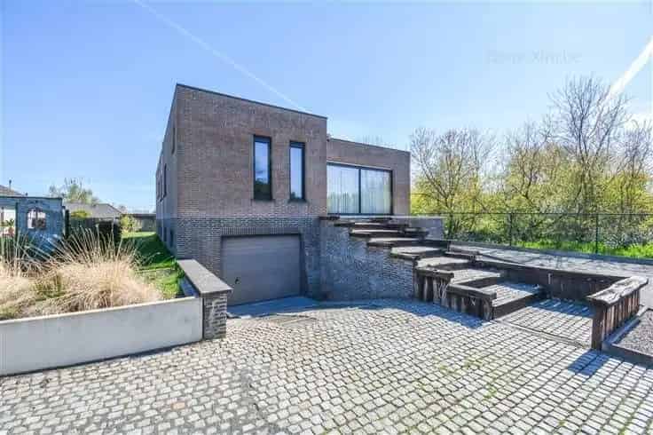 Huis Te Koop Hever: Karaktervolle woning met loftgevoel