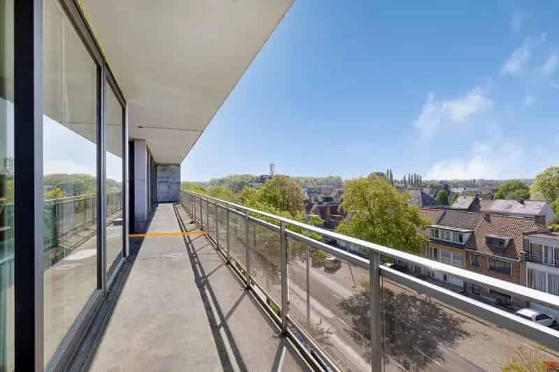 Appartement te koop St-Kruis: 3 slaapkamers, 2 terrassen