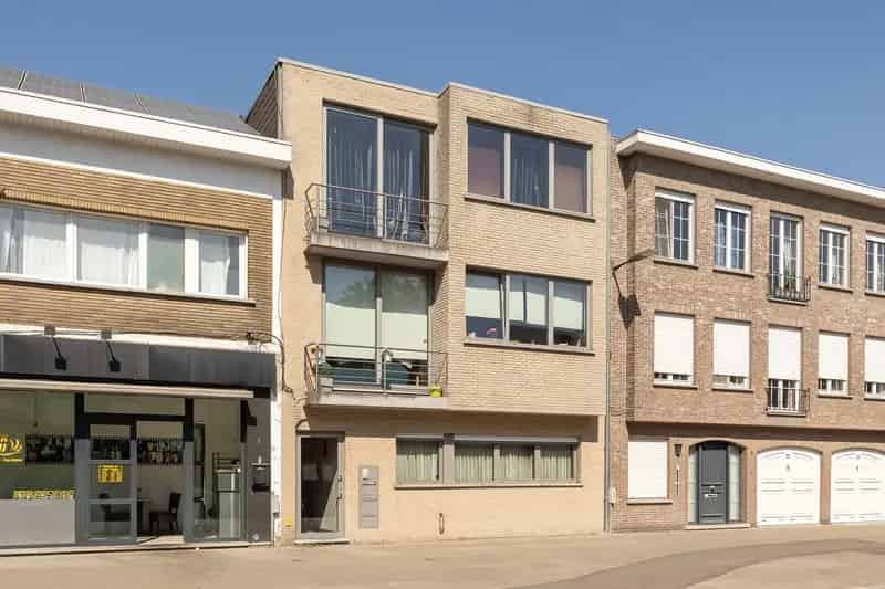Appartement te koop Ekeren: 1 slaapkamer, gelijkvloers met koertje