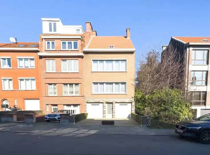 Huis Te Koop Anderlecht: Bel-étage 2 Appartementen 2 Garages