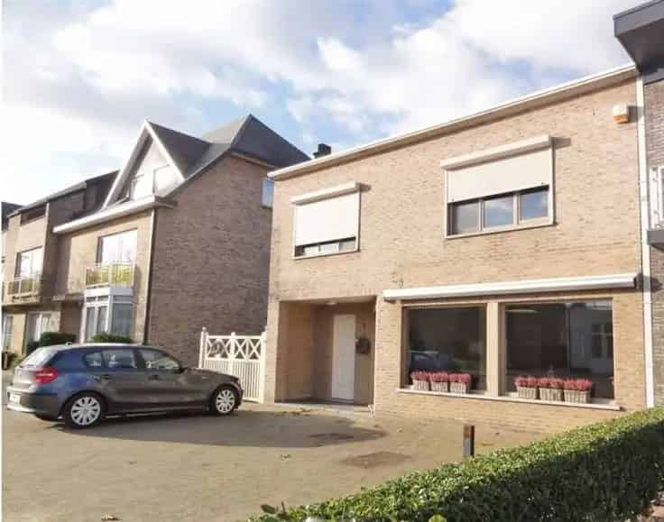 Huis Te Koop Deurne: Gezellige Woning met Handelspand
