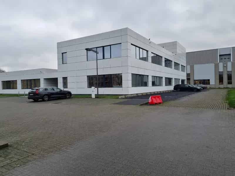 Kantoren te huur 527m2 25 Parkings nabij E313