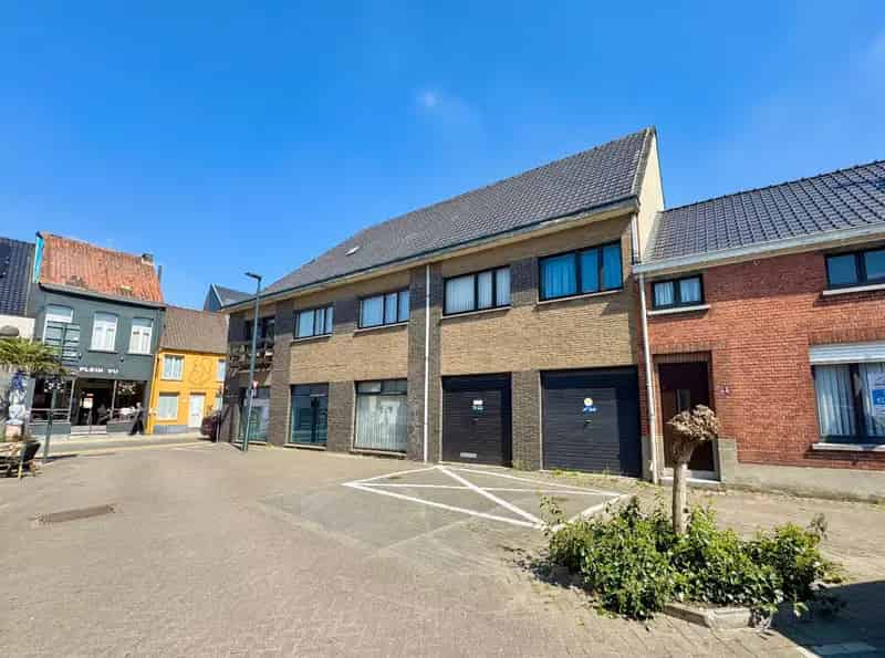 Huis te koop Assenede: Ruime woning met handelsmogelijkheid