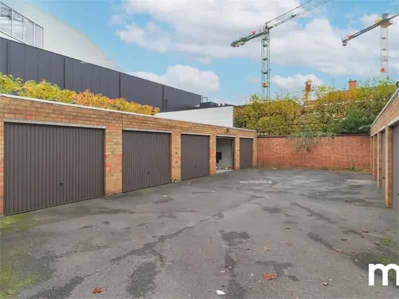 Garage te Koop Kortrijk - Extra Parkeergelegenheid of Opslag