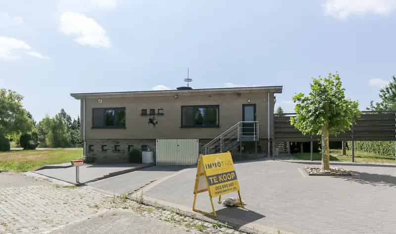 Fantastische woning met knappe tuin in Vlassenbroek