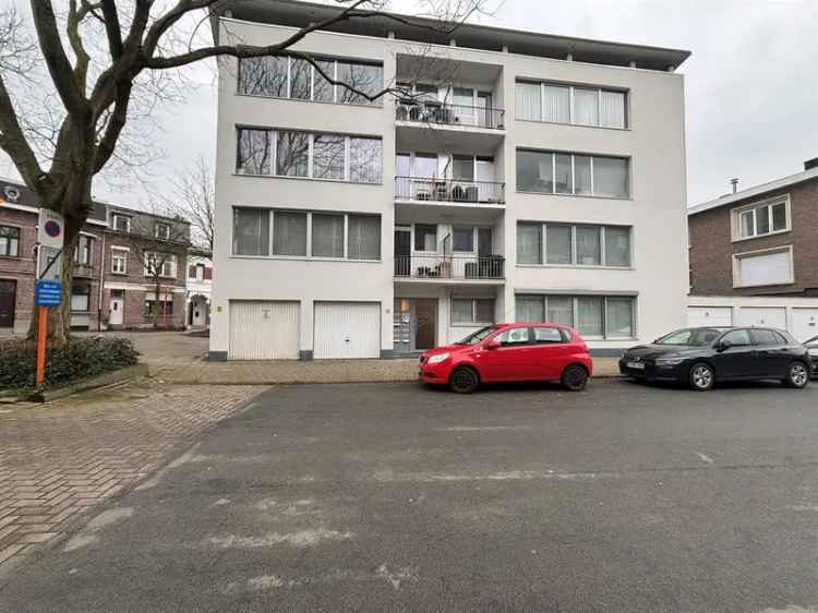 Ruim appartement te koop in Mortsel met 3 slaapkamers en garage