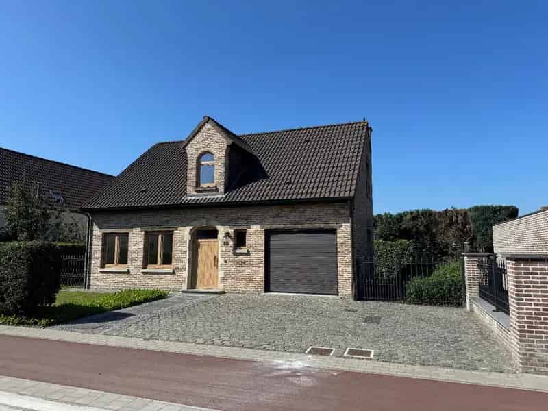 Te Koop 4-Gevelwoning met Tuin Nabij Luchthaven