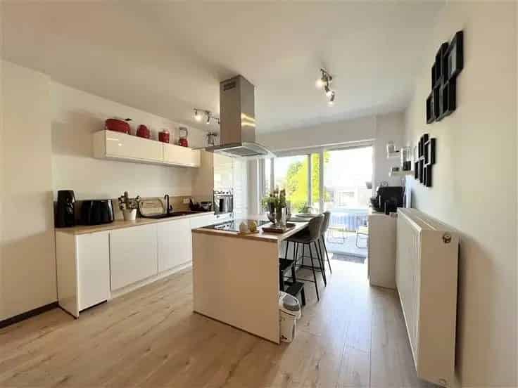 Huis te Koop Seraing - Gerenoveerd met Terras en Bijgebouw