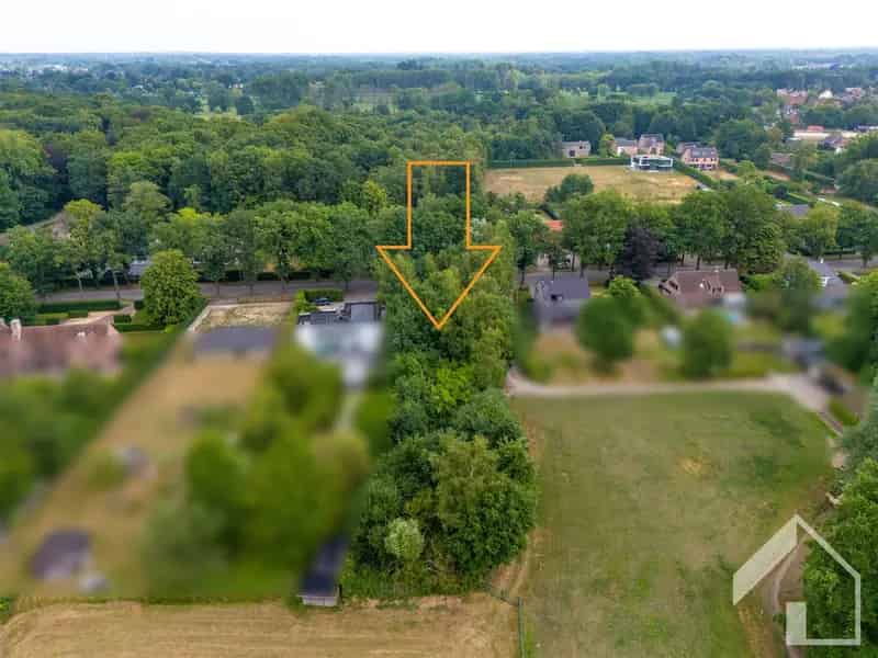 Ruime Grond 2060 m² Open Bebouwing