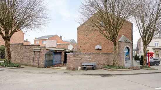 Renovatieproject huis in Landen met uitstekende ligging en projectgrond