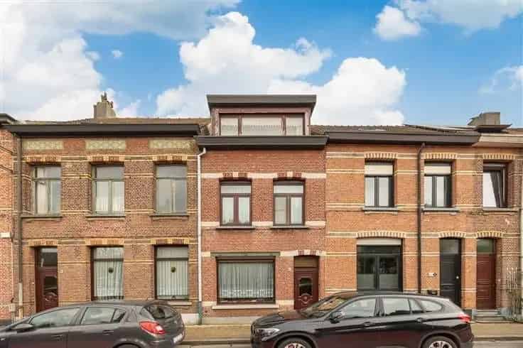 Huis Te Koop Kapellen: Gezinswoning Te Moderniseren