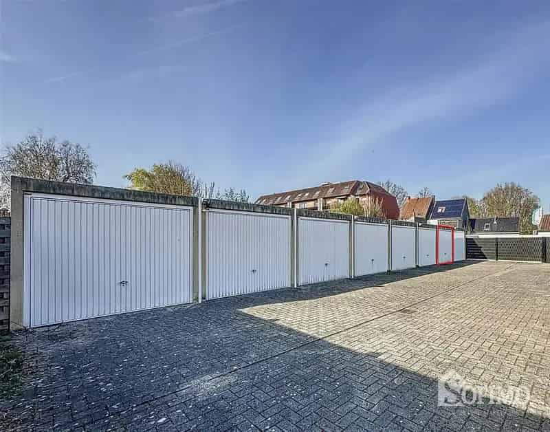 Garagebox te koop Roeselare Meibomlaan