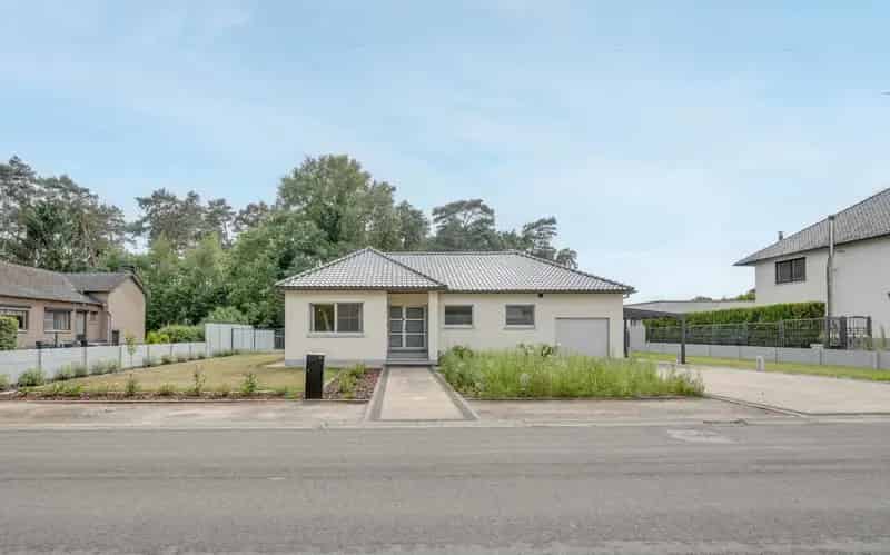 Instapklare woning met 2 slaapkamers, garage, zonnepanelen én prachtig uitzicht op het bos!