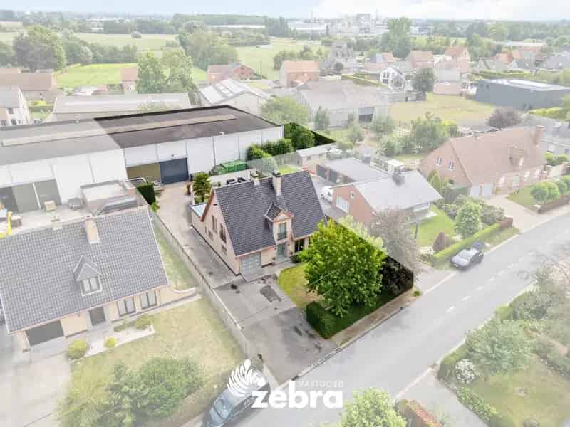 Huis te huur Oostrozebeke: Instapklare woning met ruime loods 600m2