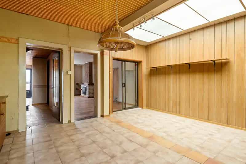 Huis te huur Wilrijk: Te renoveren woning met 4 slaapkamers en tuin