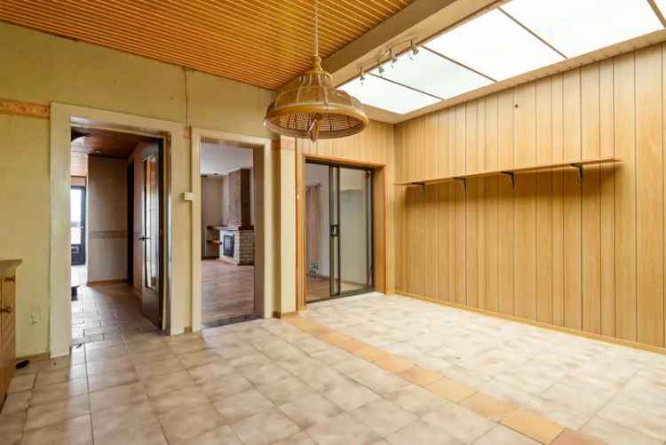 Huis te huur Wilrijk: Te renoveren woning met 4 slaapkamers en tuin