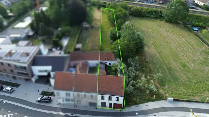 Te renoveren woning met grote tuin in Ename