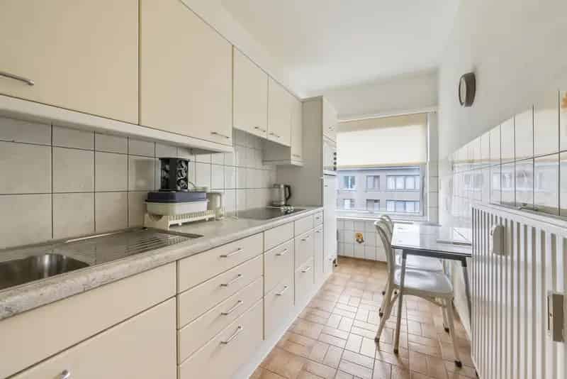 Appartement te koop Borsbeek: 2 slaapkamers, terras en garage