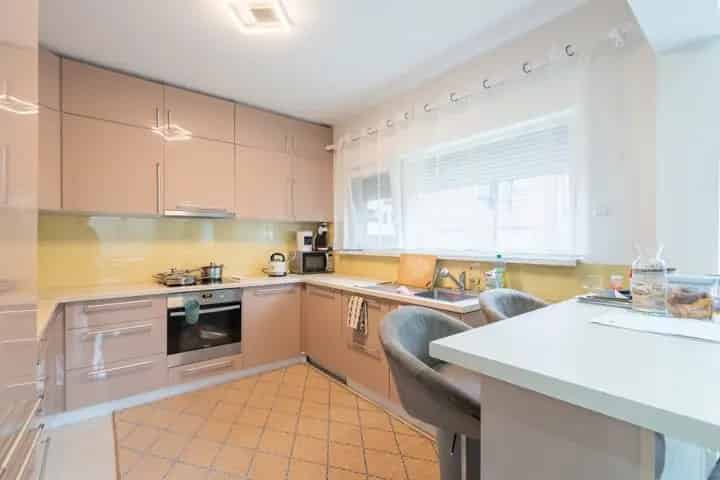 Huis te koop Zele: 4 slaapkamers, garage, vernieuwd dak