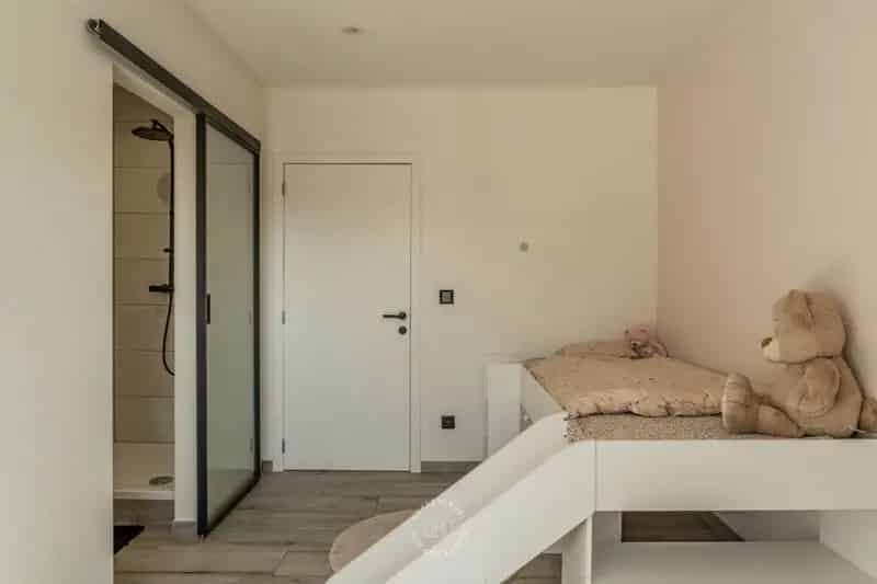 Moderne Energiezuinige Villa met Zwembad en Autolift