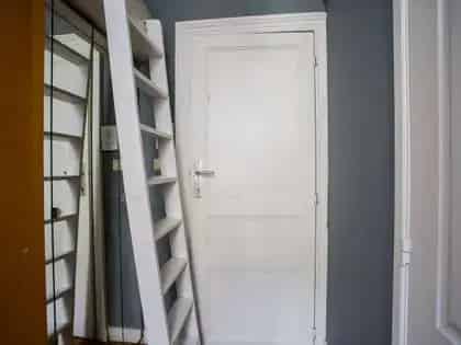 Knusse Studio Brussel Centrum: Hoog Slaapbed & Moderne Badkamer