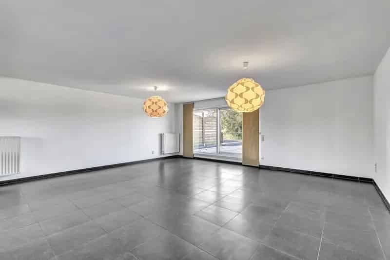 Huis te koop: Opbrengsteigendom met 2 garages en 2 appartementen