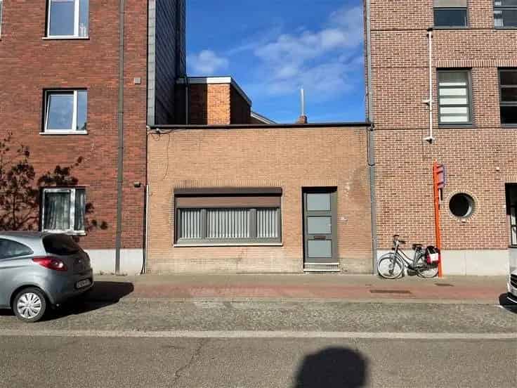 Ruime Gelijkvloerse Woning Nabij Station