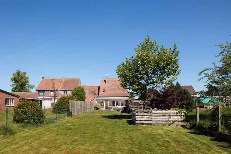 Huis Te Koop Zaffelare: Ruime woning met tuin en vrij uitzicht