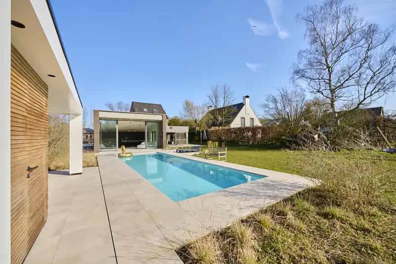 Ruime Villa te Huur met Zwembad en Poolhouse