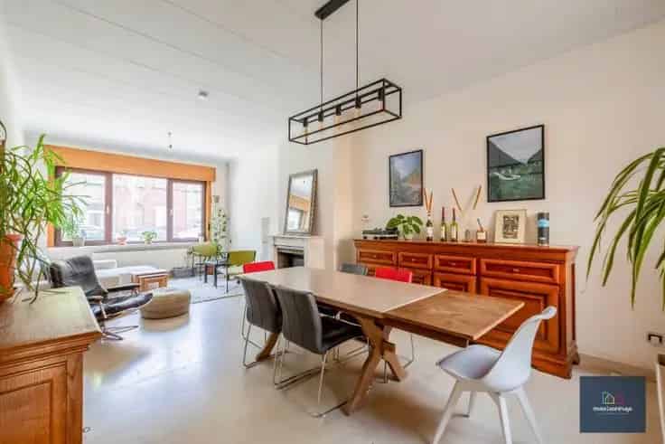 Huis te koop Gent: 5 slaapkamers, dubbele garage en tuin