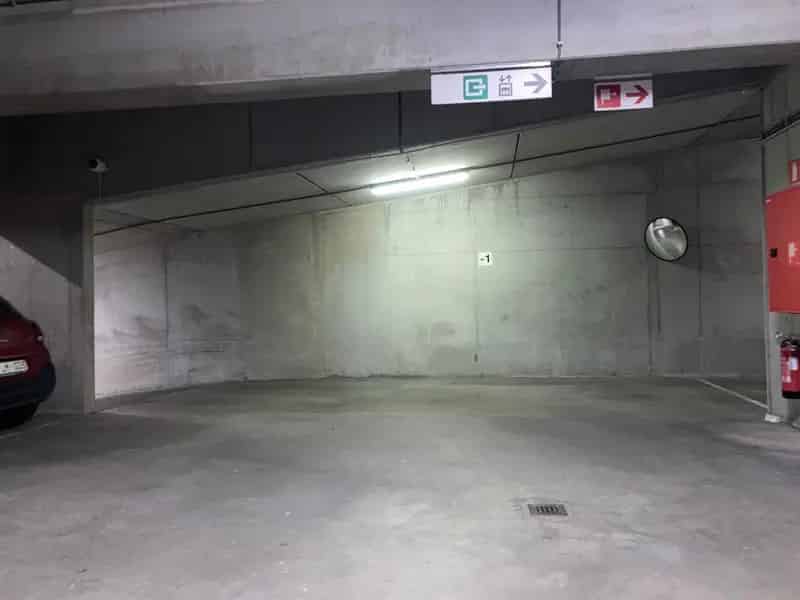 Ruime Dubbele Parkeerplaats Stadscentrum