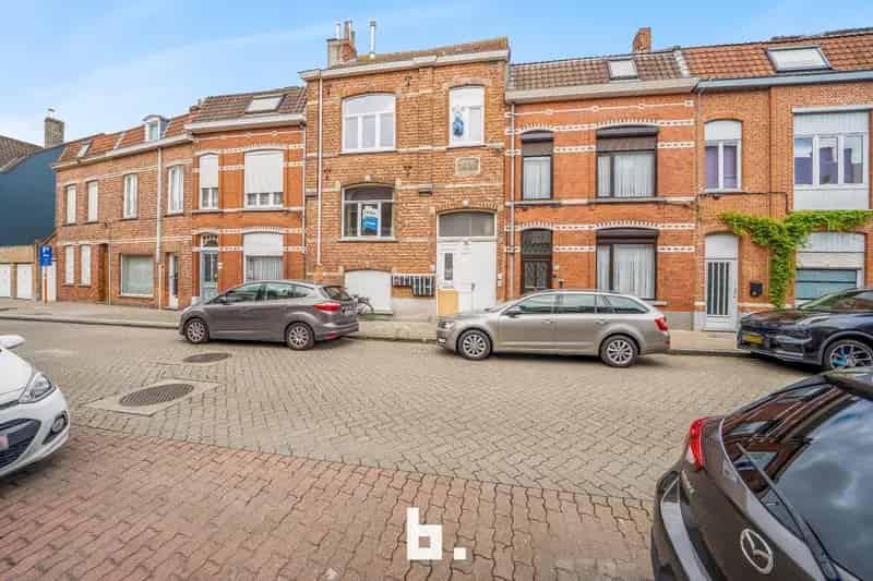 Huis te Koop Assebroek: Opbrengsteigendom met 4 Studio's