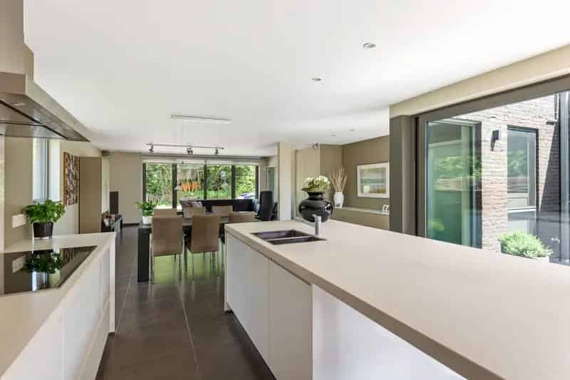 Prachtige woning met garage uitstekende ligging