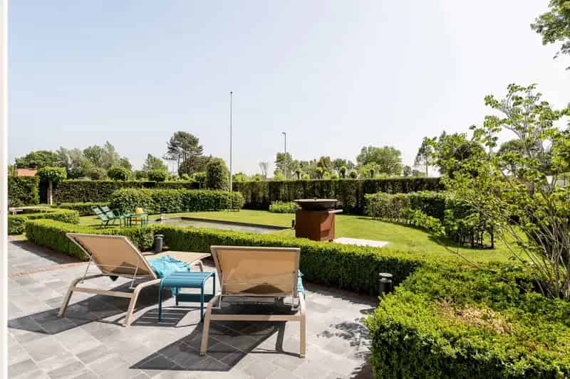 Luxe Villa te Koop: Ruime woning met 5 slaapkamers en prachtige tuin
