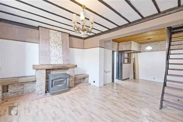 Huis Te Koop: Gezellige woning met renovatiepotentieel