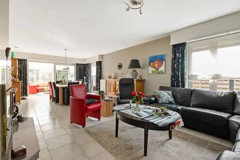 Gelijkvloerse woning 3 slaapkamers 2 badkamers grote garage