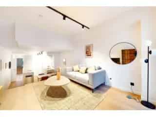 Appartement te Huur Brussel 52m² Gemeubileerd Fitness Nabij OV