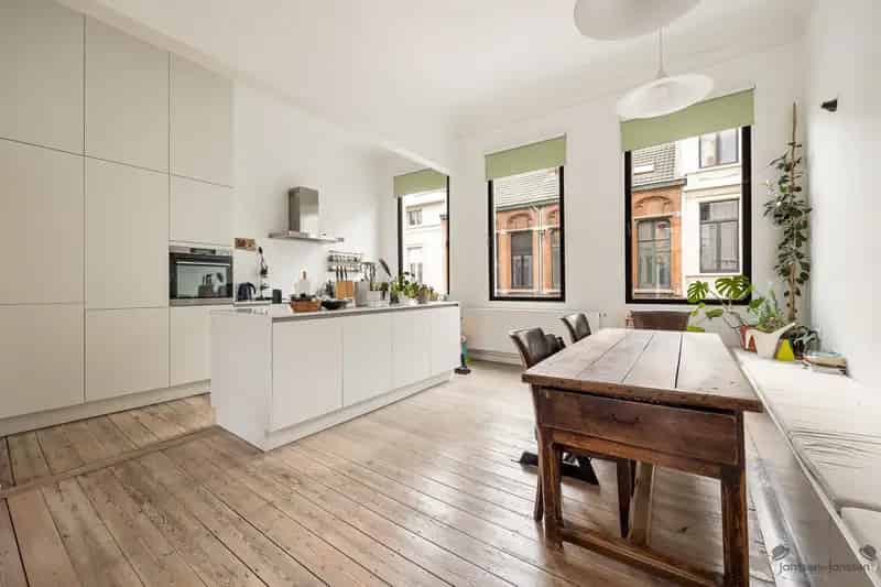 Huis te koop Zurenborg: Gerenoveerde woning met handelsgelijkvloers