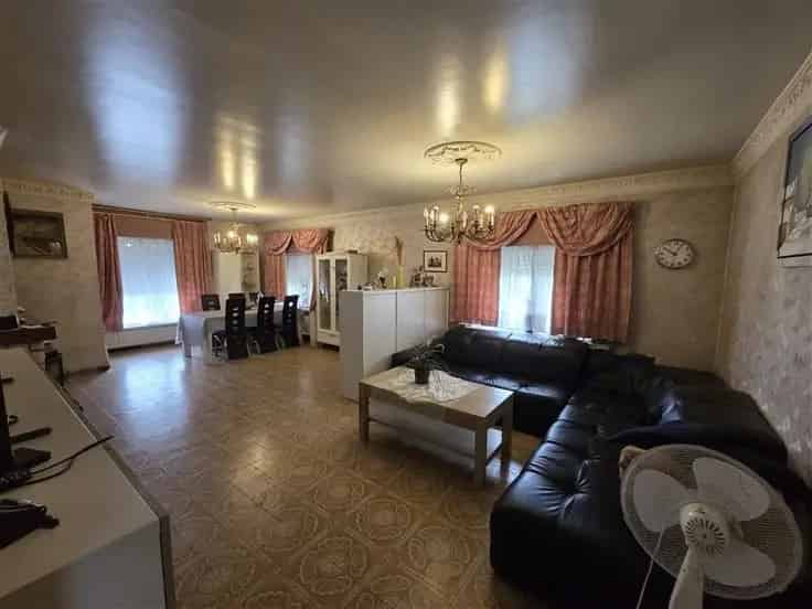 Ruime Halfopen Woning te Brakel 305m² 3 slaapkamers Garage