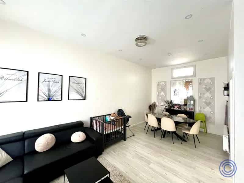 Huis te Koop Oud Berchem 3 slaapkamers terras gerenoveerd