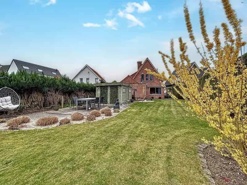 Instapklare Open Bebouwing 3 Slaapkamers 919m²