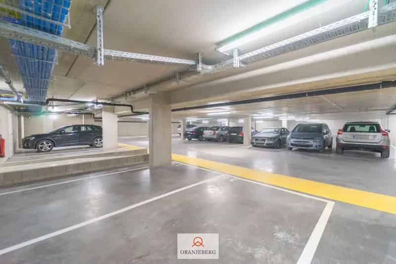 Autostaanplaats te huur Gent Centrum - Afgesloten Parkeergarage