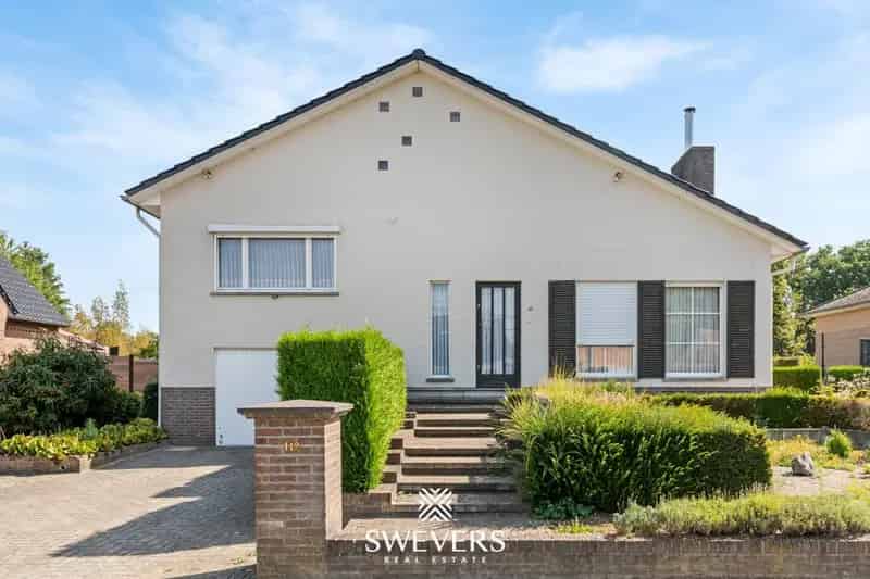 Ruime gezinswoning met 5 SLPK en veel potentieel in groene omgeving
