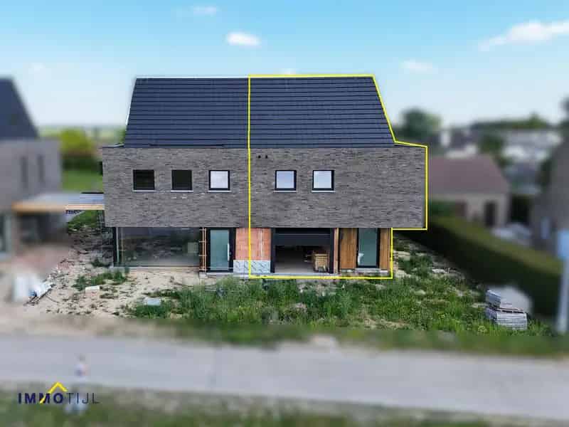 Nieuwbouwwoning te koop met 3 slaapkamers en garage