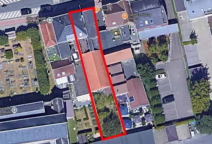 Handelspand met Duplex Appartement te Koop Centrum