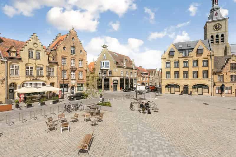 Uniek Hoekappartement Diksmuide 187m² Panoramisch Marktzicht