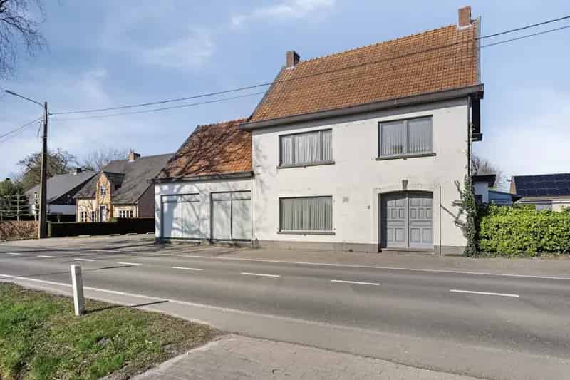 Huis te koop Essen Ruime woning met loodsen