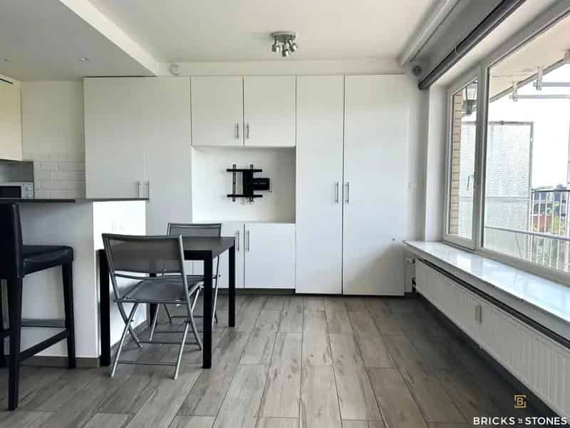 Appartement te huur: Instapklare studio met terras en uitzicht